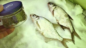 Прикормка для глухозимья.  Плотва лещ, бель. Закидывать это в лунку в январе феврале и марте.