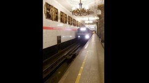 Прибытие метропоезда на станцию метро Автово, Санкт-Петербург