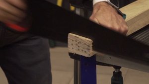 Тест ножовок по дереву: пилим дерево, гвозди, нервы