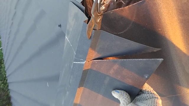 Соединение коньков на вальмовой крыше  #вальма#конек#крыша