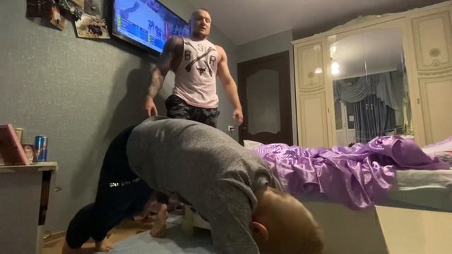 ЗАРУБА С СЫНОМ НА ОТЖИМАНИЯ смотреть онлайн