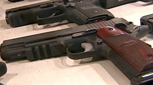 В США, несмотря на заявления политиков, остановить трагедии со стрельбой в школах не удается