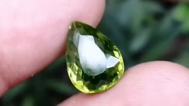 Хризолит: как выглядит, свойства, украшения смотреть онлайн