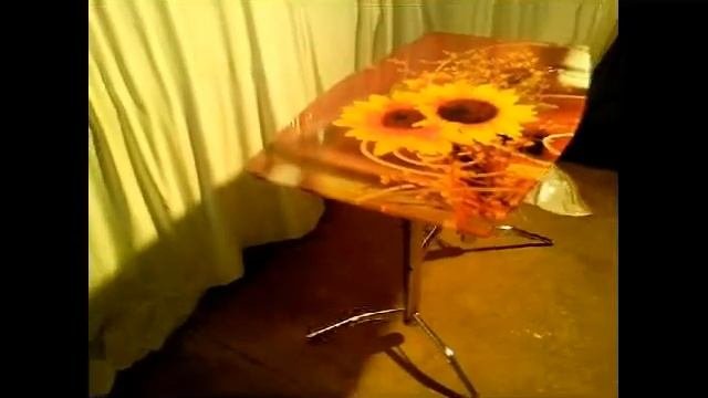 Стеклянный стол