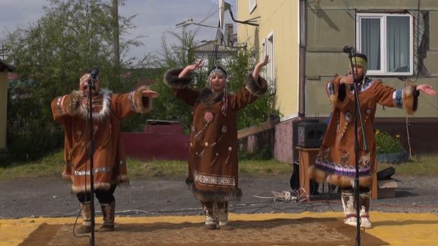 Выступление танцевального коллектива «Нёлтен». День коренных народов в Пенжинском районе 2017 год смотреть онлайн