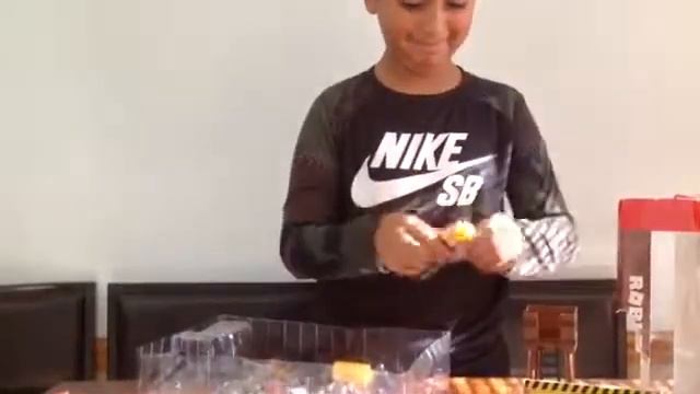 Roblox unboxing|Roblox Zombie set смотреть онлайн