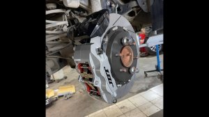 Toyota Land Cruiser 300 - установка более производительной тормозной системы JBT,  замена пружин