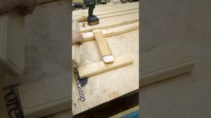 Сборка деревянной скамейки из сосны.