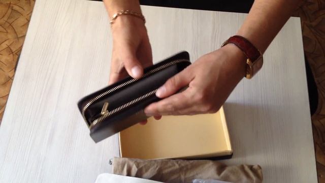 1) Кожаный клатч Mont Blanc на молнии кофееного цвета.vozmikupi.com смотреть онлайн