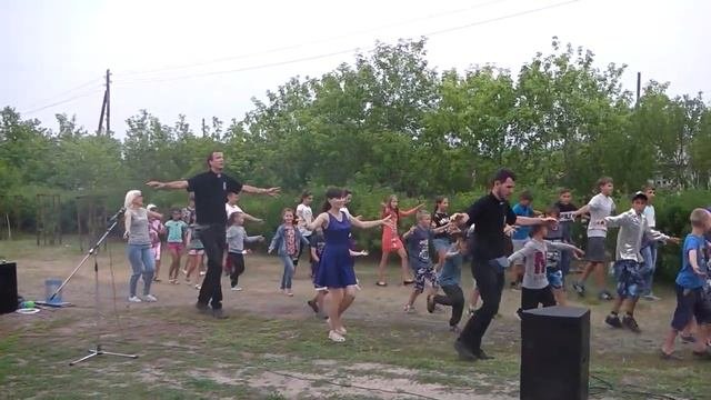 Танец вожатых и детей