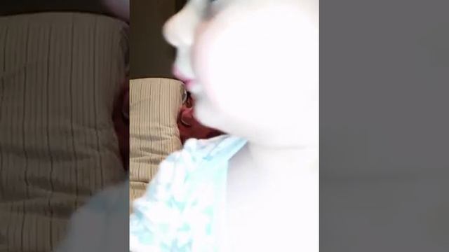 Ногами дрыгает смотреть онлайн