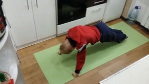 Кирилл отжался на кулаках 130 раз