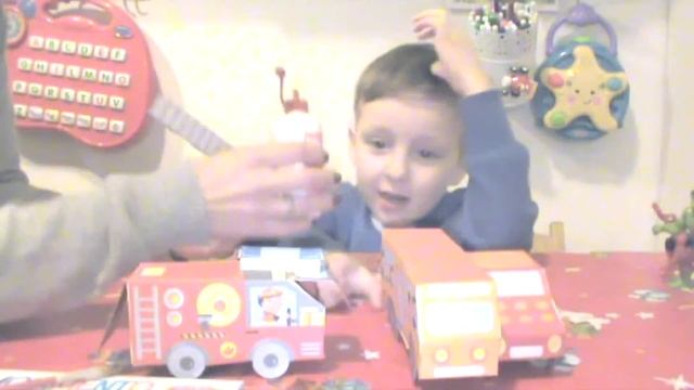 Вырезаем и склеиваем машинки из бумаги своими руками Cut and glue paper machines смотреть онлайн