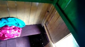 Папа построил детям домик из строительных поддонов...