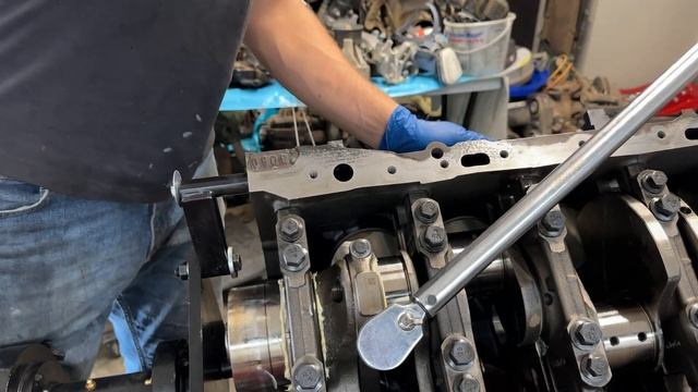 Completely Rebuilding This 6.7 Powerstroke! 6.7 Swap Bronco pt. 2 смотреть онлайн