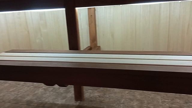 Обзор бани. Полки из липы и термолипы