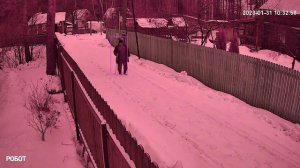 Камера видеонаблюдения стала показывать в розовом цвете.