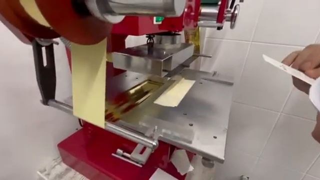 Обучение Аспект Медиа часть 14. Тиснение фольгой на позолотном прессе TIC 800 tm смотреть онлайн