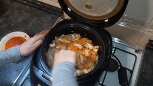 Капуста тушеная  в мультиварке с грибами и куриным филе. Cabbage stew.