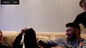 Юра нюхает носки павера