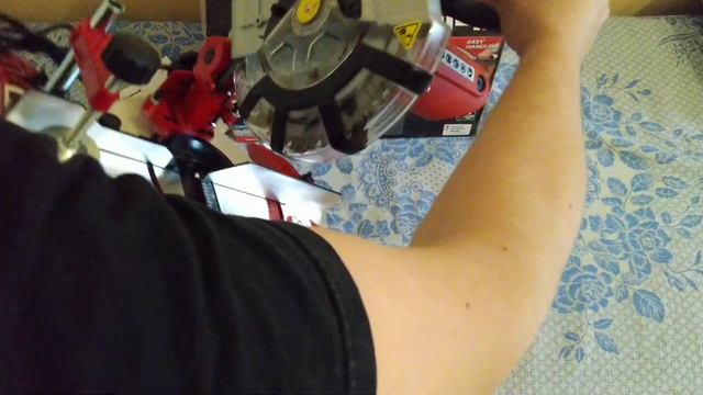 Лучшая торцовочная пила за копейки! Цена-качество на высоте! Personal opinion. смотреть онлайн