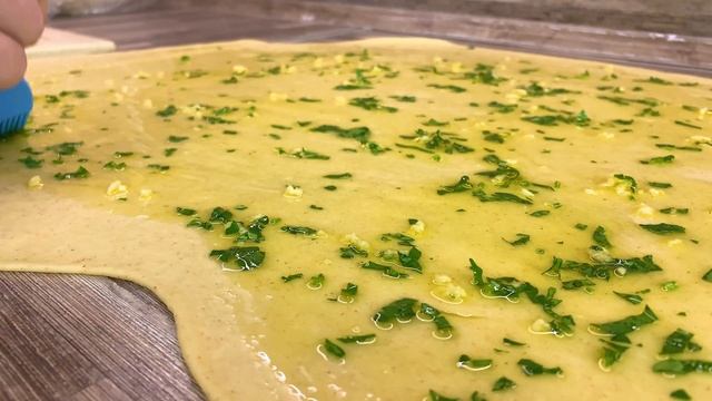 Хлеб косичка с оливковым маслом, чесноком и зеленью (Чесночный хлеб Рецепт)