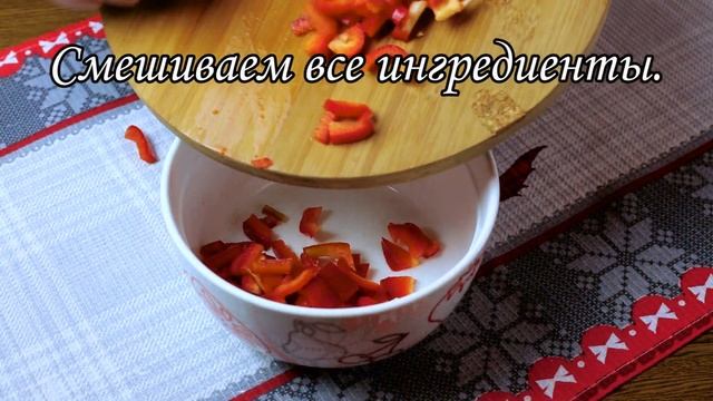 Салат с оливками и перцем. Легкий салат. Салат с болгарским перцем и огурцом. Овощной салат.