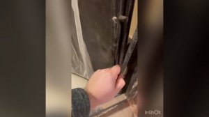 Заменил входную дверь от застройщика. Как это всё было. Новая дверь в квартиру.