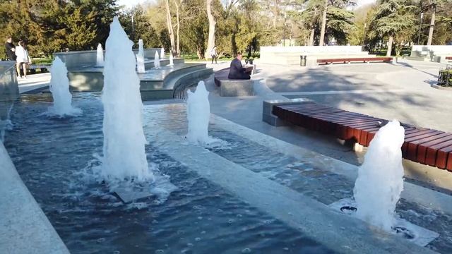 В Симферополе включили фонтаны смотреть онлайн