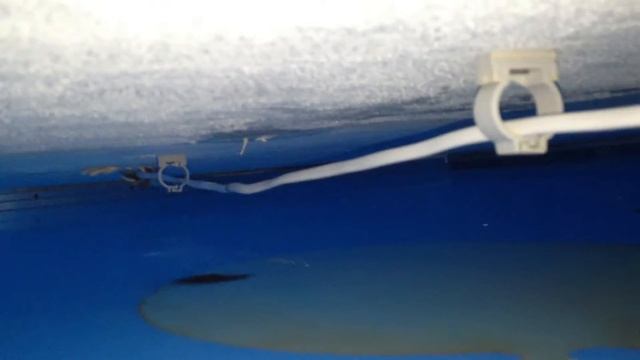 Съёмка за натяжным потолком, поиск причины появления пятна смотреть онлайн