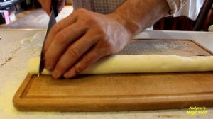 КОФЕЙНЫЕ БУЛОЧКИ ИЗ СЛОЕНОГО ТЕСТА, С ТВОРОГОМ, МЕДОМ, КОРИЦЕЙ И МАКОМ.