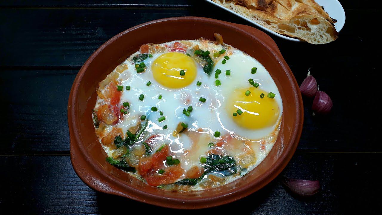 ВКУСНЫЙ ЗАВТРАК ЗА 15 МИНУТ. ЯИЧНИЦА С ПОМИДОРАМИ И ШПИНАТОМ В ПОРЦИОННЫХ ТАРЕЛКАХ. Простой рецепт