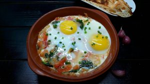 ВКУСНЫЙ ЗАВТРАК ЗА 15 МИНУТ. ЯИЧНИЦА С ПОМИДОРАМИ И ШПИНАТОМ В ПОРЦИОННЫХ ТАРЕЛКАХ. Простой рецепт