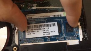 Как вставить плату оперативной памяти в ноутбук