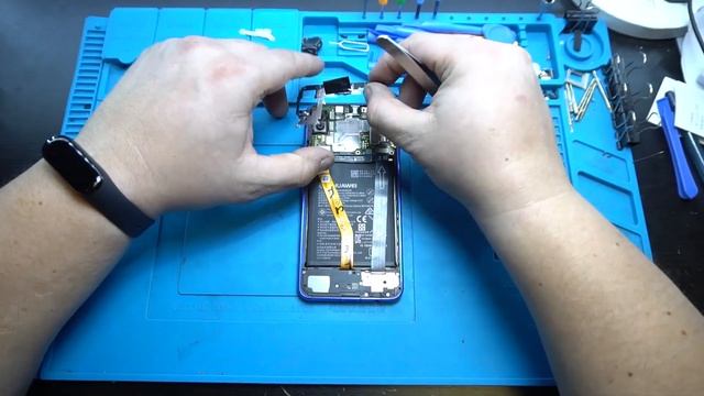 Разбираем смартфон Huawei Nova 3i teardown смотреть онлайн