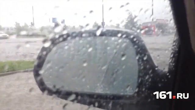 На Левенцовке «плывут» автомобили смотреть онлайн