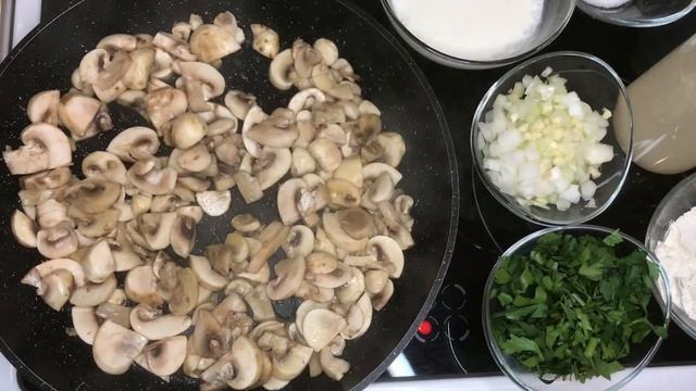 Самый вкусный рецепт креветок на сковороде по-строгановски ?