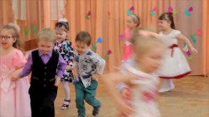 заиграла музыка,танцевать зовет!