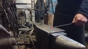Старинный способ разжигания горна. (Но это не точно) : )