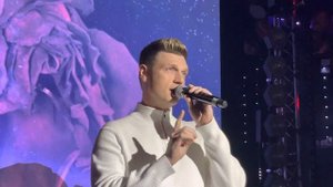 Nick Carter sings Hurts To Love You for the first time live