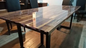 Стол из эпоксидной смолы "матрица"