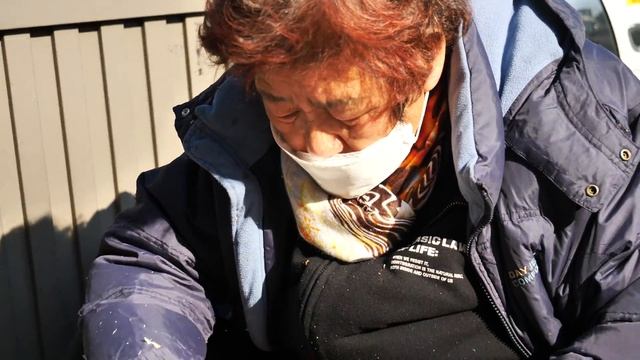 더덕손질 달인 / 산본시장 / Amazing!! Codonopsis lanceolata(Du-Duck) Cutting Skill / Korean street food смотреть онлайн