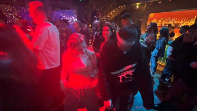 ДЕВУШКА МАЙОТА учит БУСТЕРА 😋 смотреть онлайн