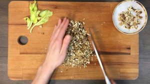 Обалденный салат с яблоком, сельдереем, яйцом и орехами. Легко/Быстро/Вкусно