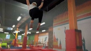 Наши тренеры. Трюки из спортивной гимнастики и акробатики