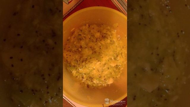 Фруктовый десерт с миндалем