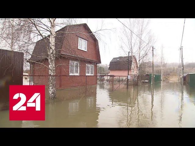 Вода медленно отступает после паводка в Якутске - Россия 24