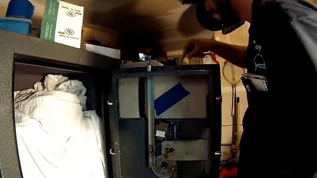 How To Change Dial Safe Lock To Electronic Keypad Safe Lock смотреть онлайн