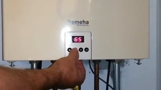Verlagen van de temperatuur van de verwarming van een Remeha Avanta 24c CV ketel. смотреть онлайн