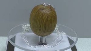 Ещё один кулон из дерева, пропитанного льняным маслом